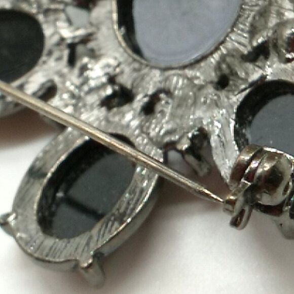 Vintage Black Sunburst Faceted Rhinestone Brooch Pin - Picture 4 of 5